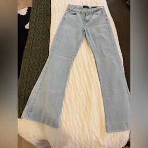 Like new, worn once. 7 for mankind size 27.